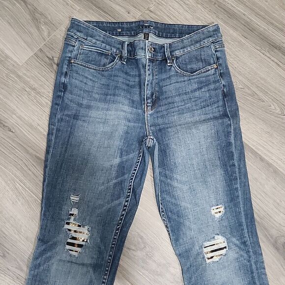 WHBM Curvy Mid Rise Everyday Soft Destructed Slim Jeans - Picture 10 of 14